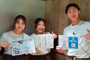 和気藹々としたスタッフたち
